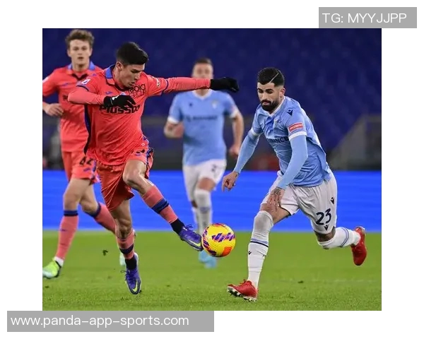 顶级足球球星火力全开震撼射门瞬间展现绿茵场巅峰对决